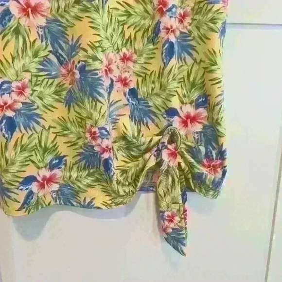 Mandee Sleeveless Floral Top - Picture 3 of 3